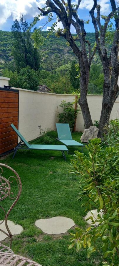 Alma Bella Bed & Breakfast Le Pegue Exterior photo