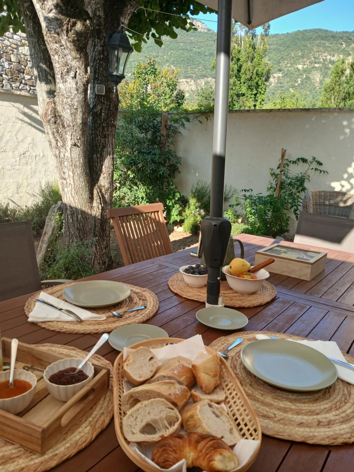 Alma Bella Bed & Breakfast Le Pegue Exterior photo